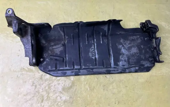 Mercedes-Benz C W204 Air filter cleaner box bracket assembly A6460940720 A6460941141 A6460940641