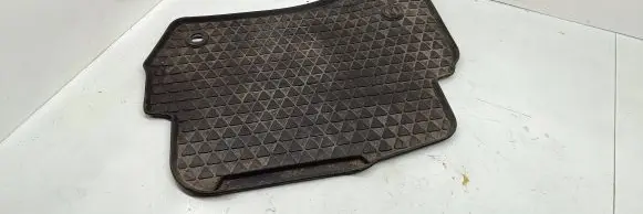 Volkswagen PASSAT B6 Rear floor mat 3B0611041