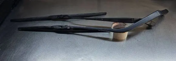 Mitsubishi ASX Front wiper blade arm