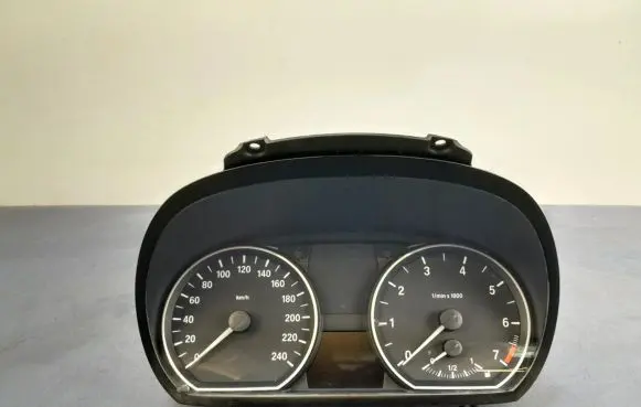 BMW 1 E82 E88 Speedometer (instrument cluster) 9220941