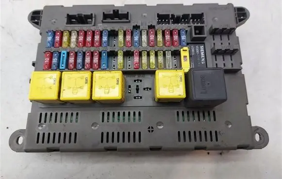 Land Rover Freelander 2 - LR2 Fuse box set 518665104