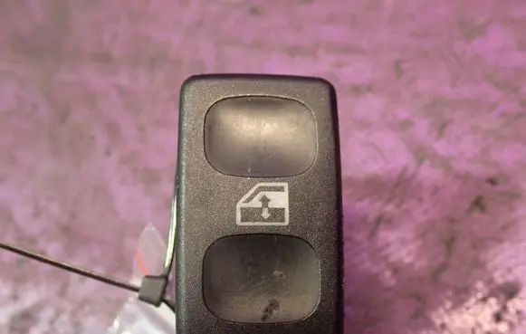 Seat Toledo II (1M) Quarter vent window switch 