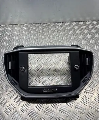 Maserati Ghibli Radio/GPS head unit trim 089040200102 6700190600