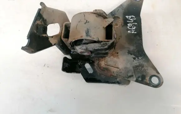 Toyota Yaris Engine mount bracket