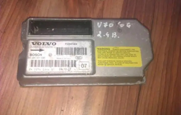 Volvo V70 Airbag control unit/module 0285001655 P30667469