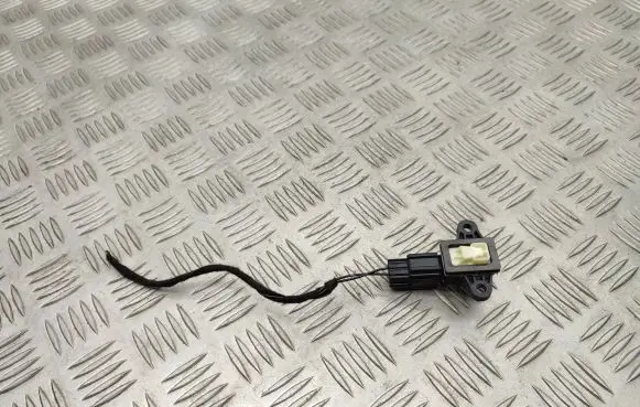 Ford B-MAX Airbag deployment crash/impact sensor DG1314C676AA