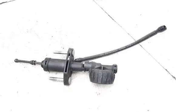 Opel Astra J Clutch master cylinder 55561915