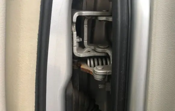 Chrysler Grand Voyager V Front door upper hinge