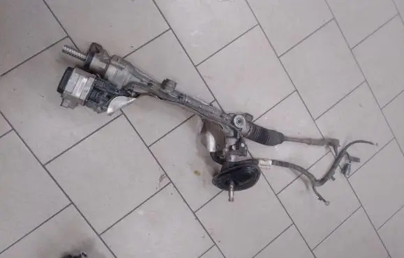 Ford C-MAX II Steering rack Av613D070