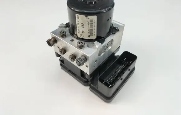 Mercedes-Benz C W204 ABS Pump A2045455332 A2044312412