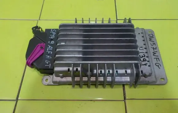 Alfa Romeo GT Sound amplifier 284363001 606993570