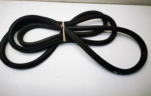 BMW 5 E60 E61 Seal rubber (tailgate) 