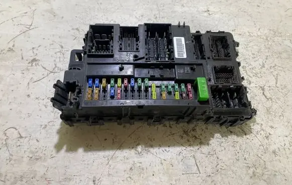 Ford Mustang VI Fuse module DG9T14B476B W75UH 999000LL0SL