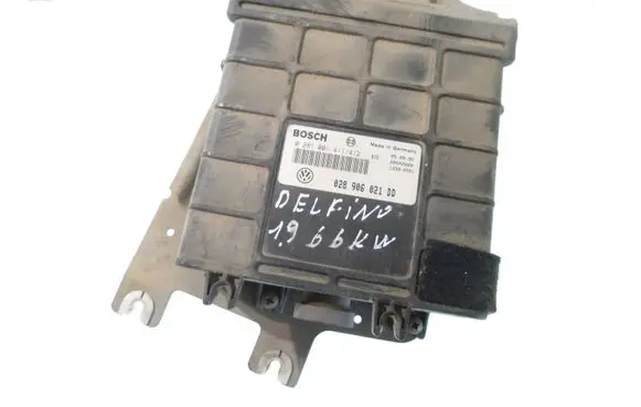 Volkswagen PASSAT B4 Engine control unit/module 028906021DD 081001411