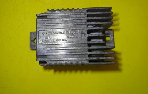 Mercedes-Benz A W168 Coolant fan relay A0235456832