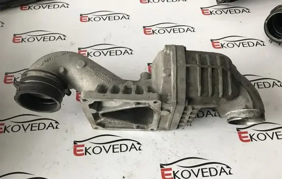 Mercedes-Benz C W204 Intake resonator A2711400887