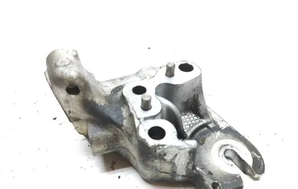 Citroen DS5 Engine mounting bracket 9805300680