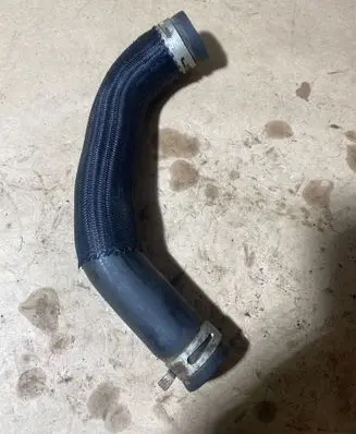 Engine coolant pipe/hose