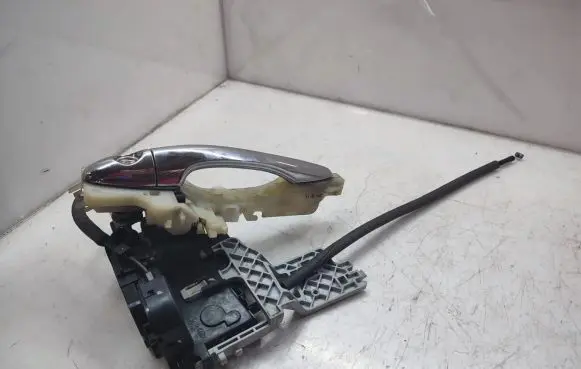 KIA Sportage Front door lock 813203U020