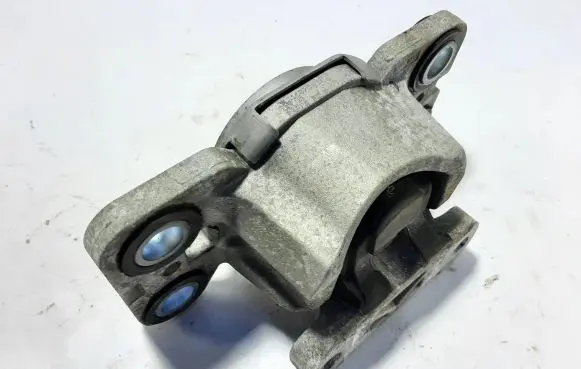 Volvo XC60 Engine mount bracket 31316875