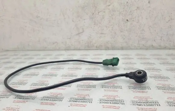 Audi A4 S4 B5 8D Detonation knock sensor 054905377H