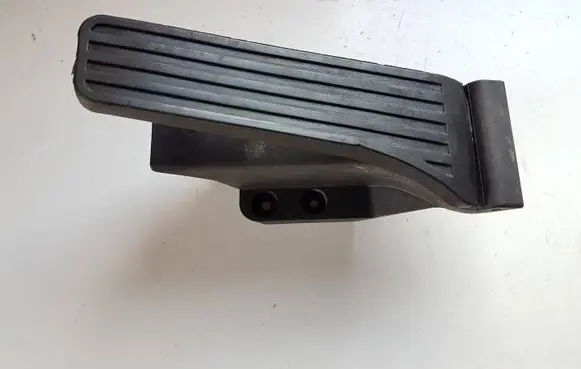 Mercedes-Benz GLK (X204) Accelerator throttle pedal A2043001304
