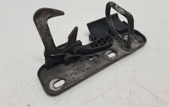 Volkswagen Tiguan Engine bonnet/hood lock/latch loop/hook 1K0823480