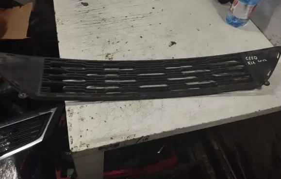 KIA Ceed Front bumper lower grill