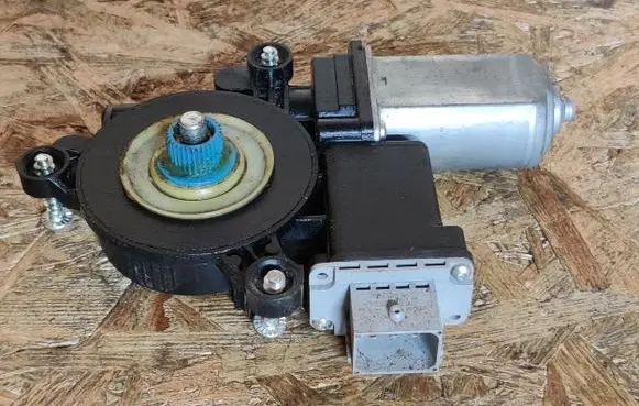 Alfa Romeo Giulietta Front door window regulator motor 72019003 10116607