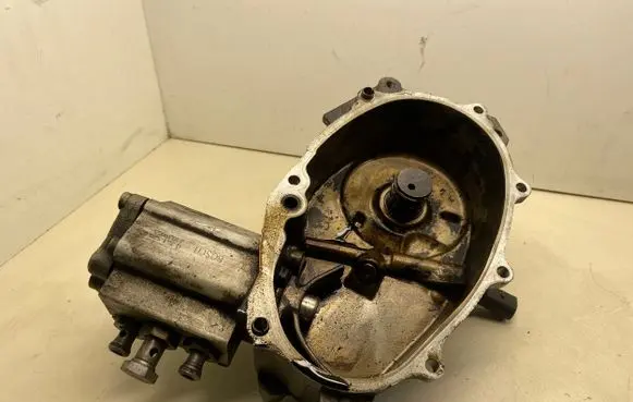 Audi A3 S3 8L Fuel injection high pressure pump 0261520026 06D127026