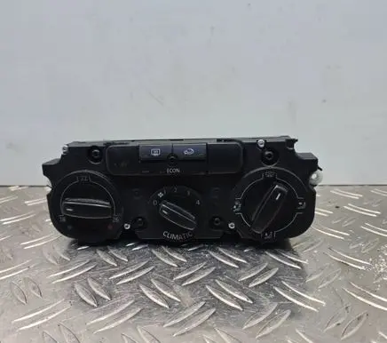 Volkswagen PASSAT B6 Climate control unit