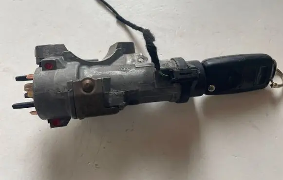 Volkswagen Polo IV 9N3 Ignition lock 4B0905851Q