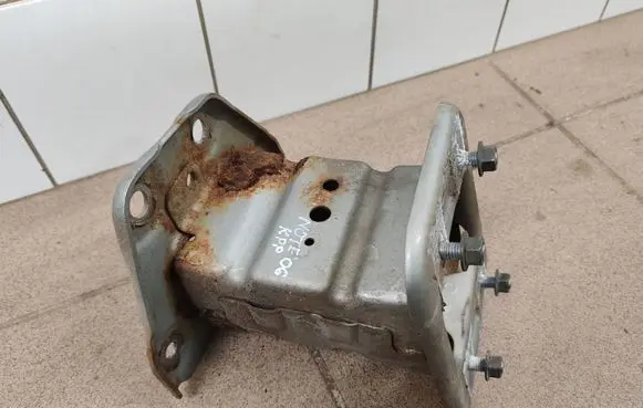 Nissan Note (E11) Front bumper shock/impact absorber 