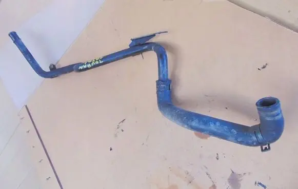 Volkswagen Touran I Engine coolant pipe/hose