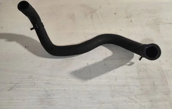 Engine coolant pipe/hose