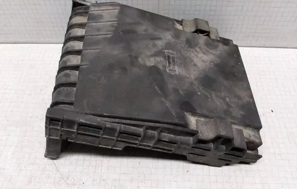 Volkswagen Golf V Fuse box cover 1K0937132F 017180061 014189871