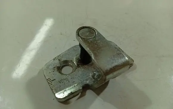Opel Signum Rear door lock loop/hook striker 