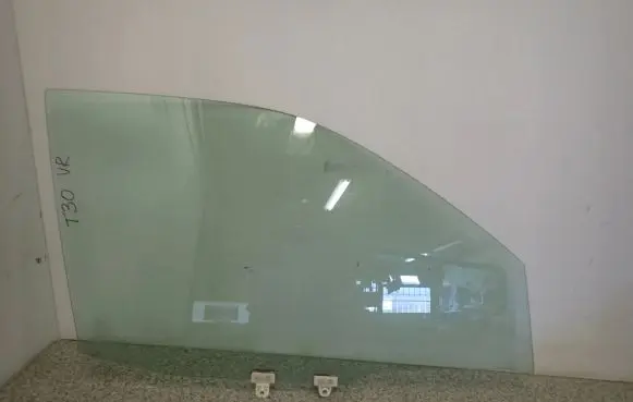 Nissan X-Trail T30 Sliding door window/glass 