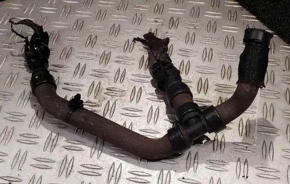 Engine coolant pipe/hose