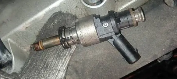 Audi A7 S7 4G Fuel injector 306E036P 104390-520