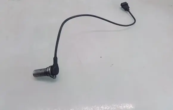 Volkswagen PASSAT B5 Crankshaft position sensor 028907319
