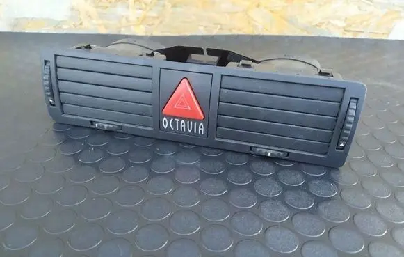 Skoda Octavia Mk1 (1U) Dash center air vent grill