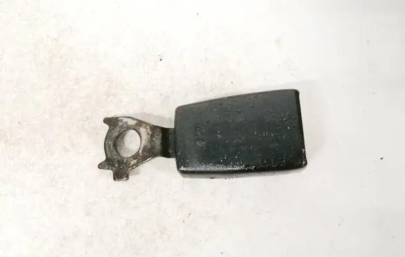 Middle seatbelt buckle (rear)