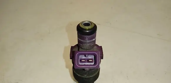 Volvo S40, V40 Fuel injector 9125118