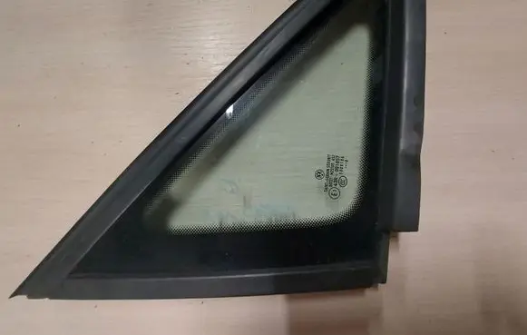 Volkswagen Caddy Front triangle window/glass 43R001057