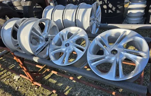 Opel Corsa D R17 alloy rim 
