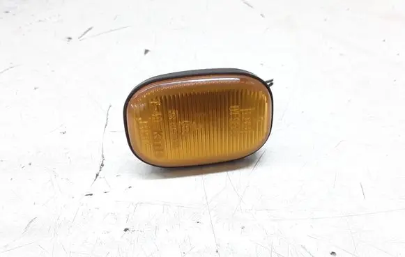 Toyota Avensis Verso Front fender indicator light