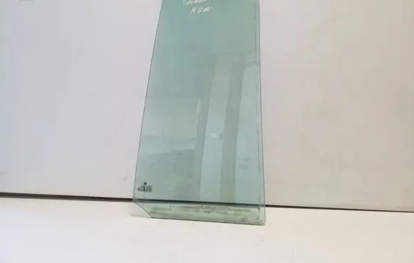 Volkswagen Touran I Rear vent window glass