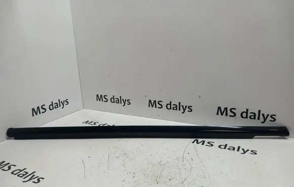 Mercedes-Benz ML W164 Front door glass trim molding A1646902080 1646902080