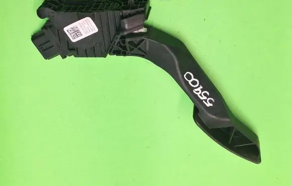 Volkswagen Golf VII Accelerator throttle pedal 5Q2723503D PBTGF30 6PV01062105
